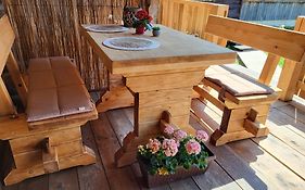 Rustic Home Mia